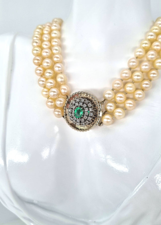 Edle Perlen-Kropfkette mit Diamant-Smaragd-Verschluss