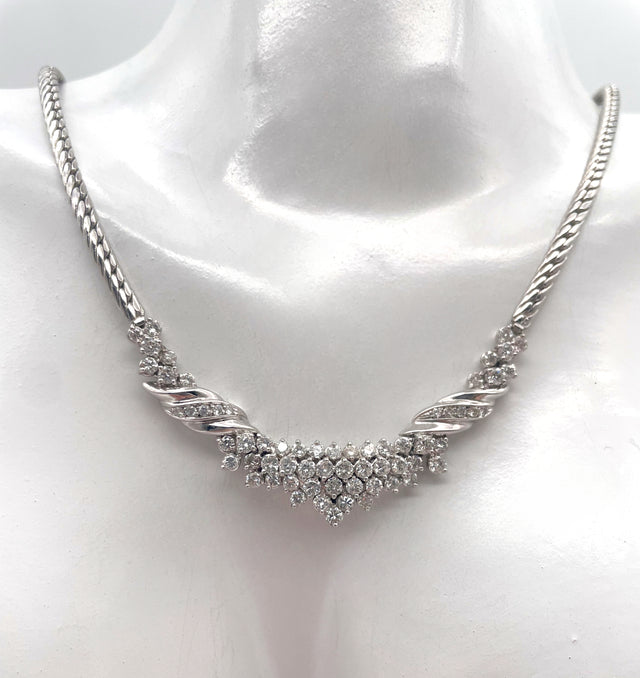 Exklusives Weißgold-Collier mit 2,65 ct Diamanten