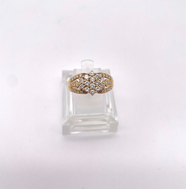 Edler Goldring mit Brillianten