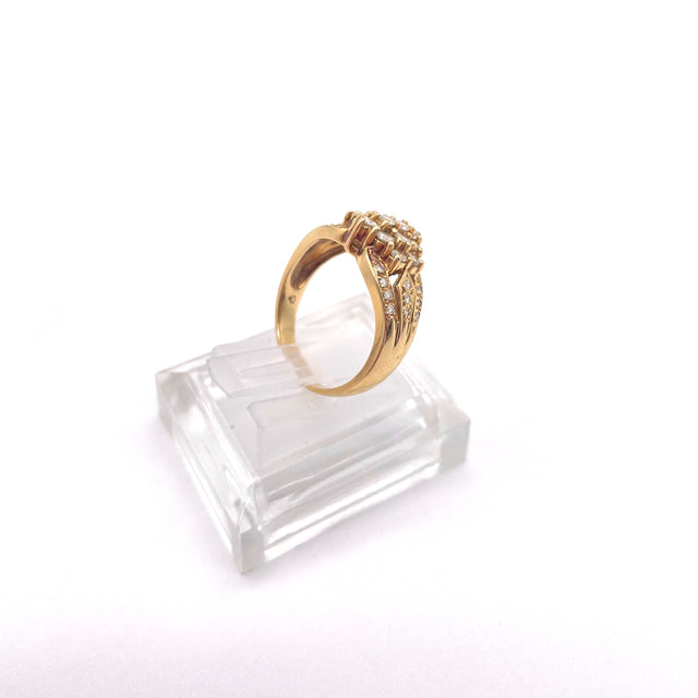 Edler Goldring mit Brillianten