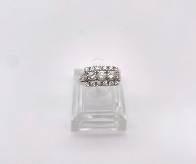 Weißgoldring mit 19 Diamanten