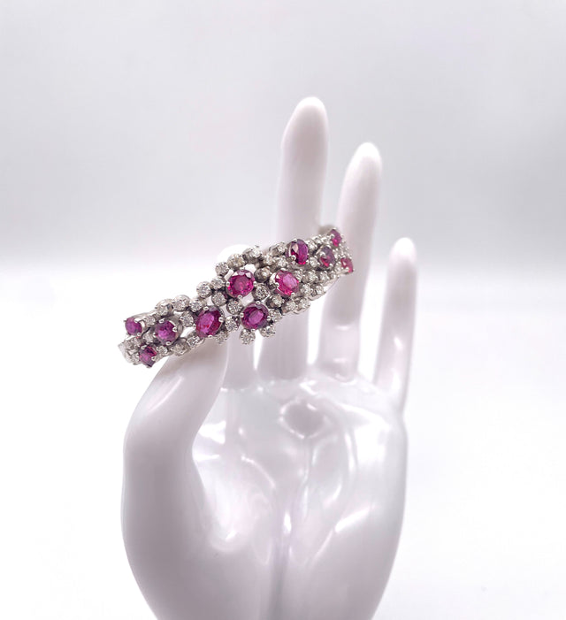 Funkelndes Rubinarmband