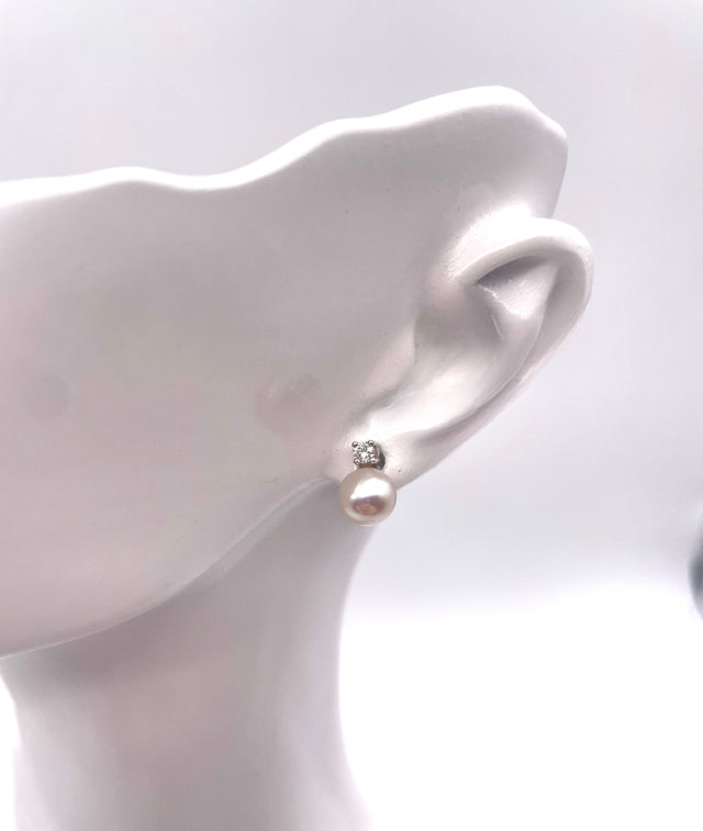 Zeitlose Perlen-Ohrstecker mit Brillant in Weiß- und Gelbgold