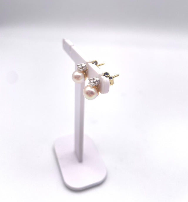 Zeitlose Perlen-Ohrstecker mit Brillant in Weiß- und Gelbgold