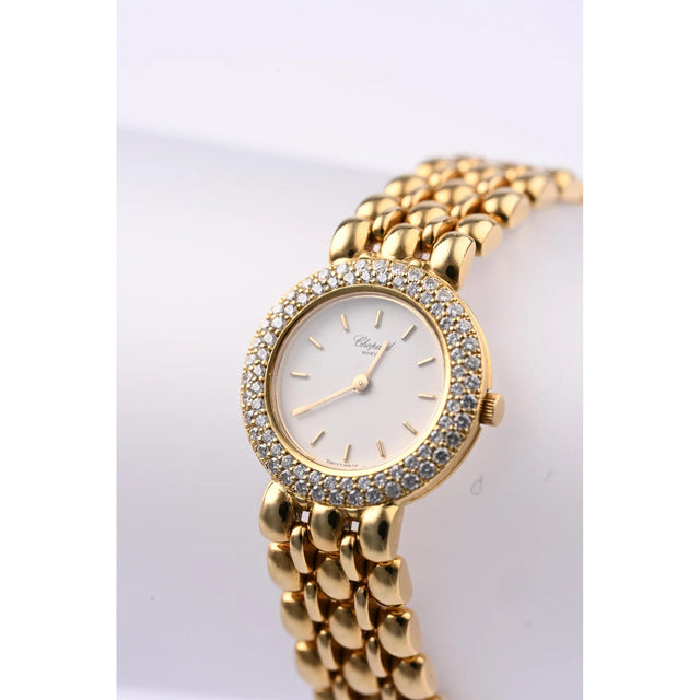 Chopard Damenuhr (Ref. 899) in 18K Gelbgold mit Diamantluenette und weissem Zifferblatt, Frontansicht
