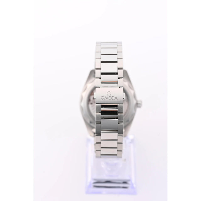Omega Seamaster Aqua Terra 150M GMT Worldtimer Seitenansicht mit Krone und Edelstahlgehaeuse
