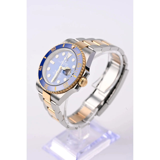 Rolex Submariner Date 126613LB Bluesy Ansicht des Rolesor-Oyster-Armbands und Gehäuses
