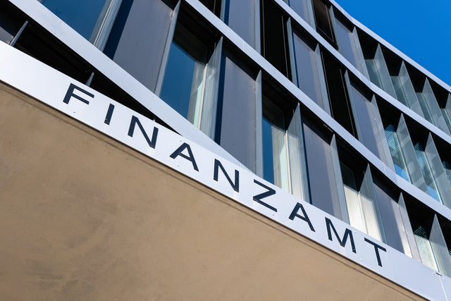 Gebäude mit der Aufschrift "Finanzamt"