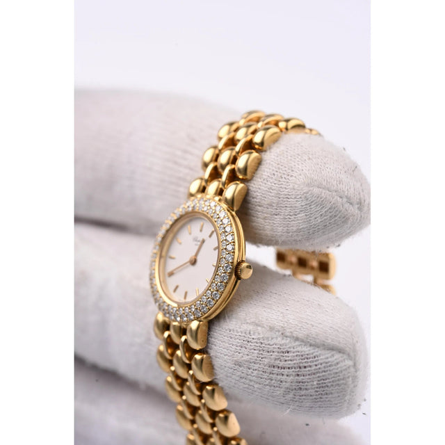 Chopard Damenuhr 18K Gelbgold mit Diamantluenette, Schraegansicht