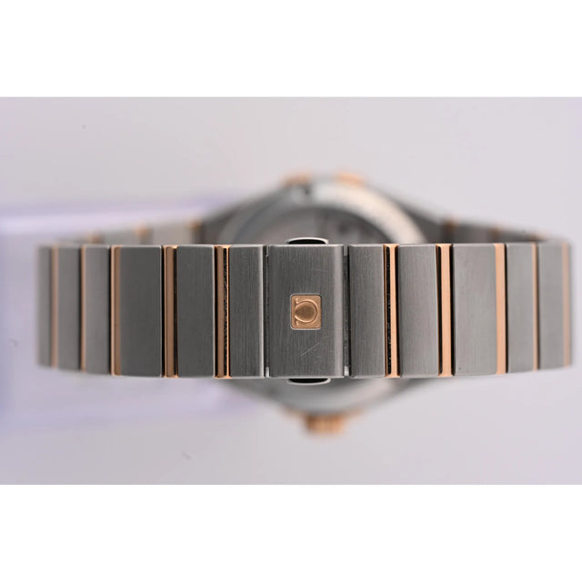 Omega Constellation Edelstahl/Rotgold Armband mit Faltschliesse und Omega-Logo, Detailaufnahme