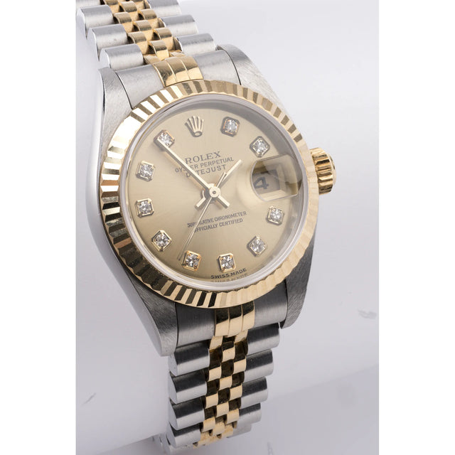 Rolex Lady-Datejust 26 mm (Ref. 179173) in Edelstahl/Gelbgold mit Champagner-Diamant-Zifferblatt und geriffelter Goldluenette, Frontansicht
