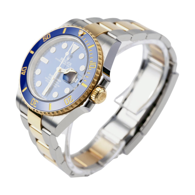 Rolex Submariner Date 126613LB Bluesy Ansicht des Rolesor-Oyster-Armbands und Gehäuses